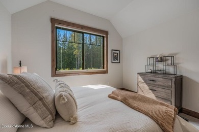 Nestled within The Idaho Club, The Oxbow offers an exclusive - photo 50