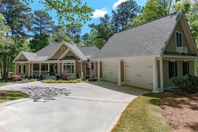 GORGEOUS GOLF COURSE VIEWS ABOUND IN THIS UPDATED, MOVE-IN READY - photo 2