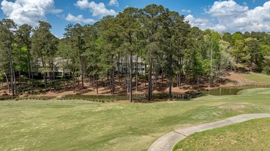 GORGEOUS GOLF COURSE VIEWS ABOUND IN THIS UPDATED, MOVE-IN READY - photo 6