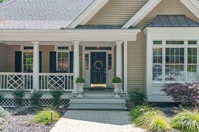 GORGEOUS GOLF COURSE VIEWS ABOUND IN THIS UPDATED, MOVE-IN READY - photo 8