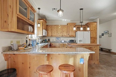 Beautiful home in Medicine Park's Granite Ridge Addition. This 3 - photo 5