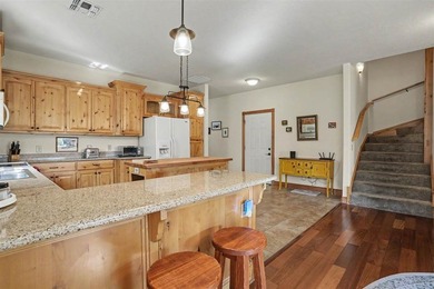 Beautiful home in Medicine Park's Granite Ridge Addition. This 3 - photo 6