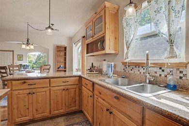 Beautiful home in Medicine Park's Granite Ridge Addition. This 3 - photo 7