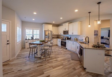 Beautifully maintained modern home with one level living space - photo 15