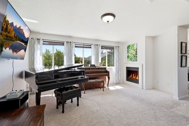 Welcome to this beautiful 3-bedroom, 2.5-bath home tucked away - photo 7