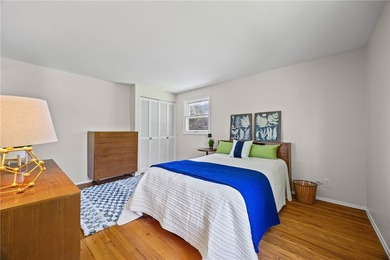 Welcome to 24 Sunbridge Drive! Lovingly maintained by its - photo 21