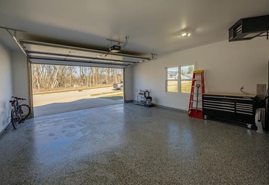 Beautifully maintained modern home with one level living space - photo 24