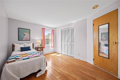 Welcome to 24 Sunbridge Drive! Lovingly maintained by its - photo 26
