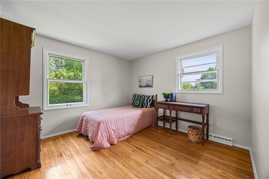 Welcome to 24 Sunbridge Drive! Lovingly maintained by its - photo 28