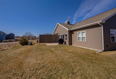 Beautifully maintained modern home with one level living space - photo 29