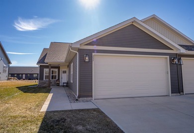 Beautifully maintained modern home with one level living space - photo 32