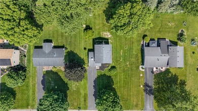 Welcome to 24 Sunbridge Drive! Lovingly maintained by its - photo 37