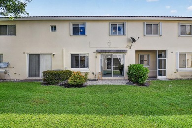 Truly gorgeous and well kept townhome in East Boynton Beach - photo 37