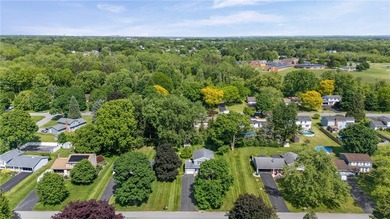 Welcome to 24 Sunbridge Drive! Lovingly maintained by its - photo 38