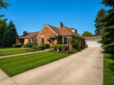Nestled on the beautiful Eris St, in one of Racine's most - photo 2