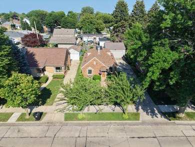 Nestled on the beautiful Eris St, in one of Racine's most - photo 3