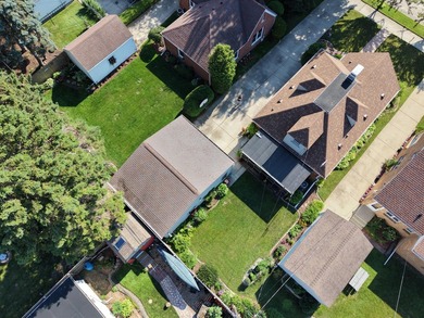 Nestled on the beautiful Eris St, in one of Racine's most - photo 6