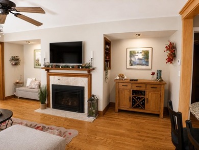 Nestled on the beautiful Eris St, in one of Racine's most - photo 10