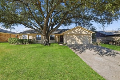 Benbrook Lake Home Active Under Contract in Benbrook Texas