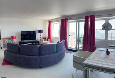 Beautifully renovated 2BR/2BA condo in Landmark Towers offering - photo 11