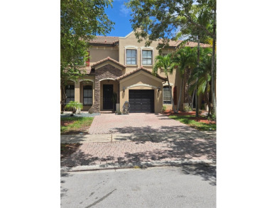 Lake Townhome/Townhouse For Sale in Homestead, Florida