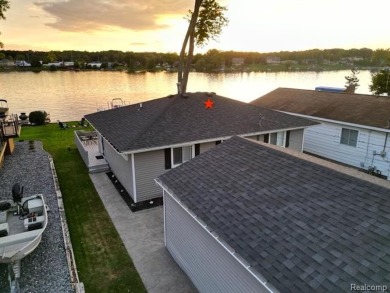 Woodland Lake - Livingston County Home For Sale in Brighton Michigan