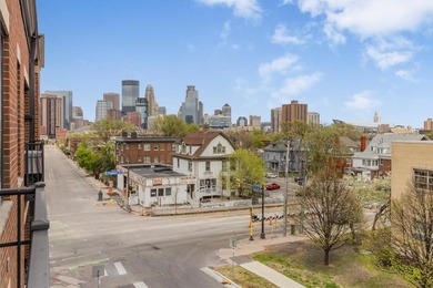 Rare opportunity to own a premium top-floor corner unit in Eat - photo 2