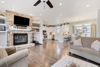 Your dream home on HUDSON LAKE-NOW with a new price!! Experience - photo 12