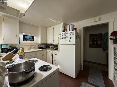 Great opportunity to purchase a duplex on a large lot with - photo 13