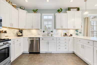 Your dream home on HUDSON LAKE-NOW with a new price!! Experience - photo 15