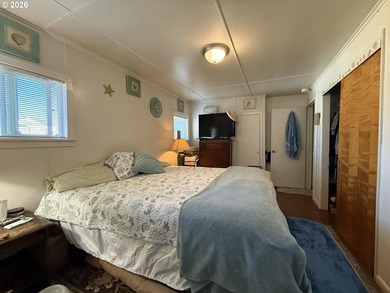 Great opportunity to purchase a duplex on a large lot with - photo 16