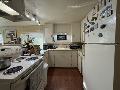 Great opportunity to purchase a duplex on a large lot with - photo 21