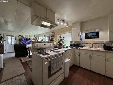 Great opportunity to purchase a duplex on a large lot with - photo 22