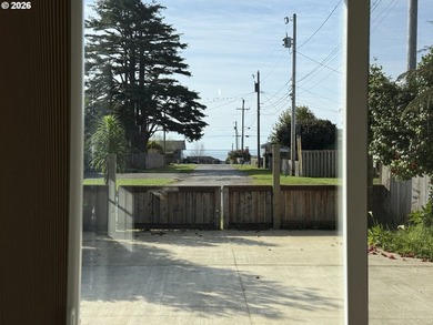 Great opportunity to purchase a duplex on a large lot with - photo 31