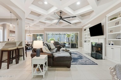 Beautifully maintained Berkeley Hall townhome offering elegant - photo 11