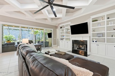 Beautifully maintained Berkeley Hall townhome offering elegant - photo 12