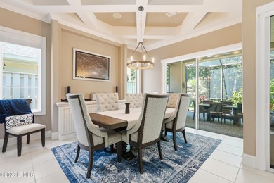 Beautifully maintained Berkeley Hall townhome offering elegant - photo 19