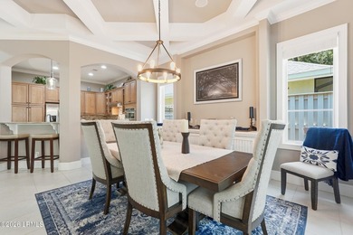 Beautifully maintained Berkeley Hall townhome offering elegant - photo 20