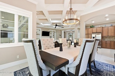 Beautifully maintained Berkeley Hall townhome offering elegant - photo 22