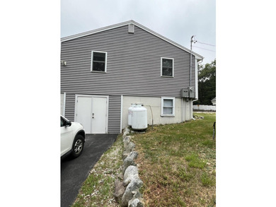 Welcome to this beautifully remodeled 3-bedroom, 2-bath - photo 6