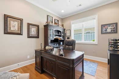 Beautifully maintained Berkeley Hall townhome offering elegant - photo 28