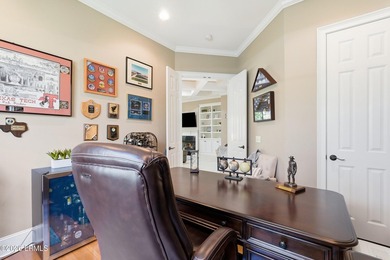 Beautifully maintained Berkeley Hall townhome offering elegant - photo 29