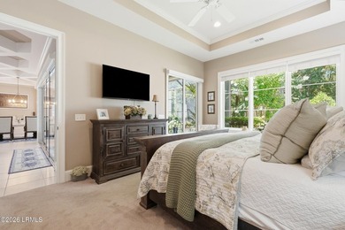 Beautifully maintained Berkeley Hall townhome offering elegant - photo 31