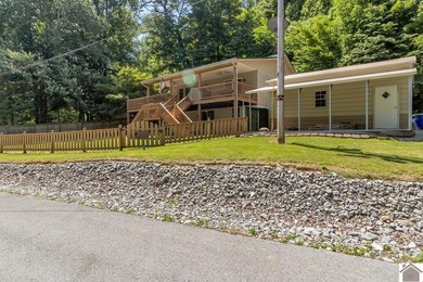 Turn-key Lake Malone getaway with lake views and fully furnished - photo 31