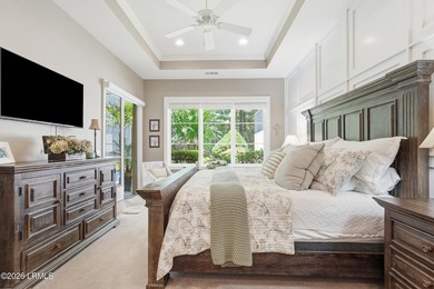 Beautifully maintained Berkeley Hall townhome offering elegant - photo 32