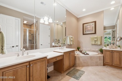 Beautifully maintained Berkeley Hall townhome offering elegant - photo 35