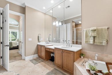 Beautifully maintained Berkeley Hall townhome offering elegant - photo 37