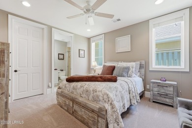 Beautifully maintained Berkeley Hall townhome offering elegant - photo 41