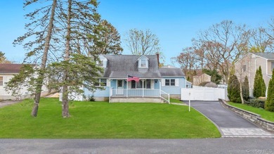 Welcome to this inviting 4-bedroom, 2-bathroom expanded Cape - photo 1