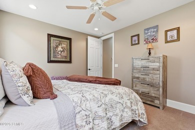 Beautifully maintained Berkeley Hall townhome offering elegant - photo 42